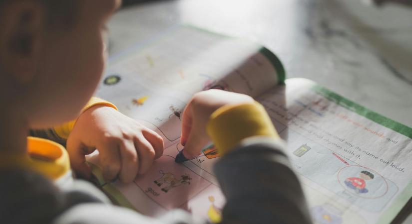 Intim videó verte ki a biztosítékot Ostffyasszonyfán - Elküldték az óvodavezetőt