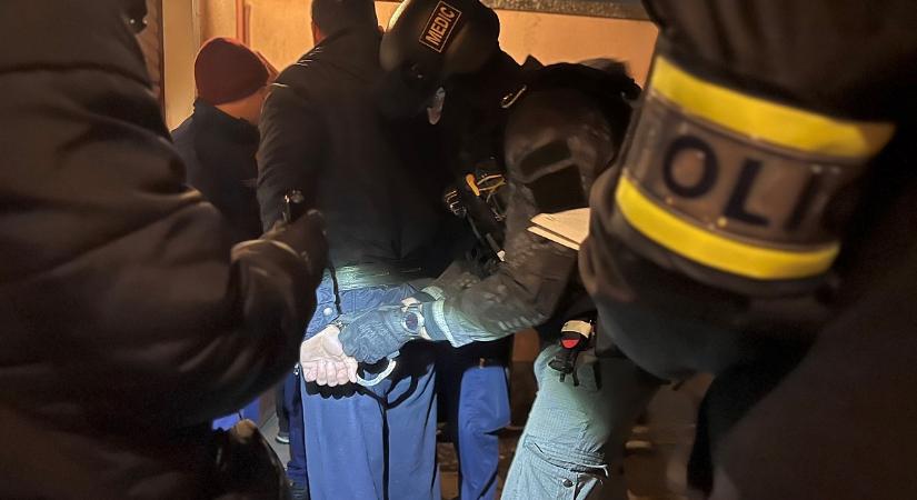 Kilenc ember ül a vádlottak padján, amiért szkíta államot akart Magyarország helyett