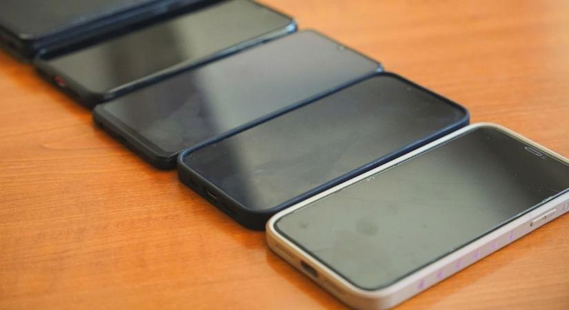Zálogba tette telefonját, majd késsel követelte vissza egy borsodi férfi