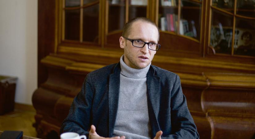 Lecserélik a „császárfejet”: szertefoszlottak Demeter Szilárd popkulturális álmai