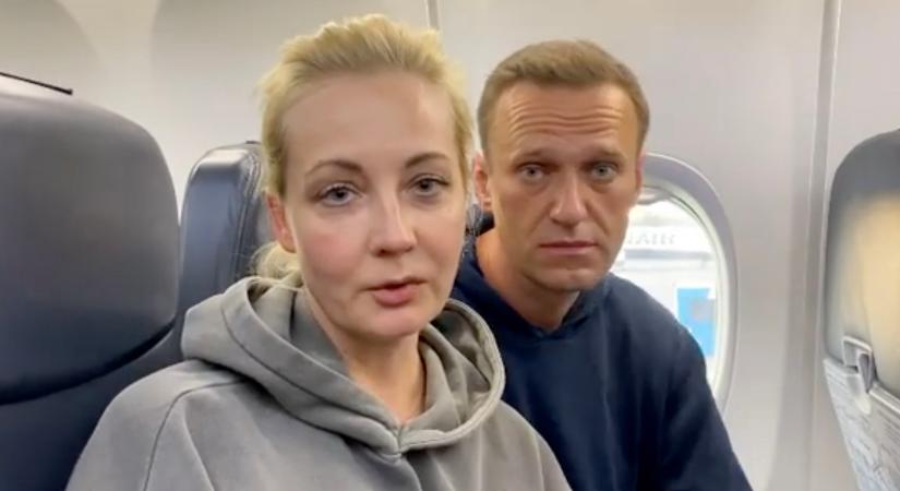 Ma érkezik vissza Oroszországba Alekszej Navalnij, több hívét őrizetbe vették