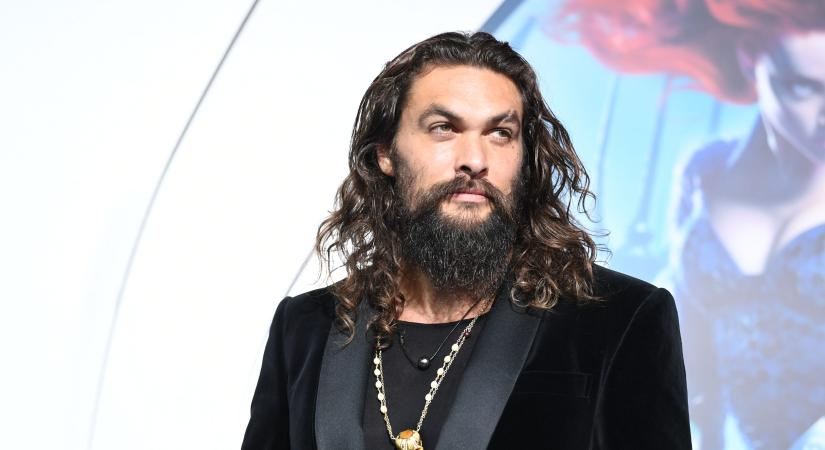 Mi történt? Jason Momoa leborotválta védjegyévé vált szakállát, és most alig lehet ráismerni