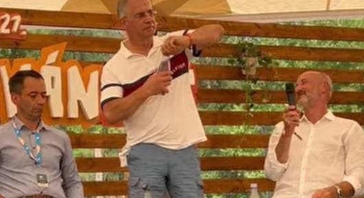 Kósa Lajos kupakos mutatvánnyal röhögtette meg közönségét