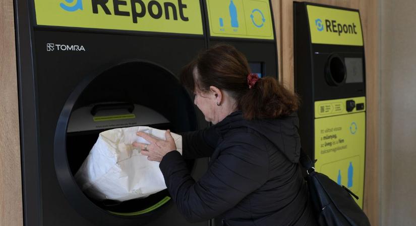 Jobban megérheti a kisboltoknak csatlakozni a palackvisszaváltási rendszerhez szeptembertől
