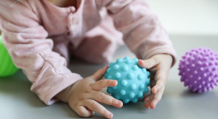 A cuki csörgő is lehet gyilkos, megbukott a babajátékok fele a vizsgálaton