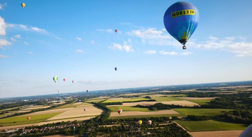 Beborították az eget a hőlégballon kupa versenyzői