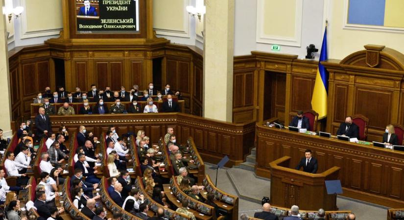 Az ukrán parlament visszaállította a korrupcióellenes hivatalok függetlenségét