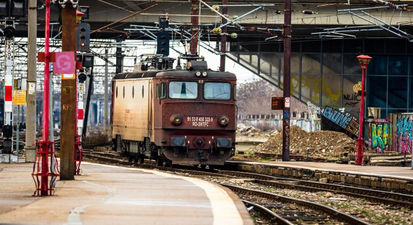 Elvesztette menet közben két vagonját egy személyvonat Romániában