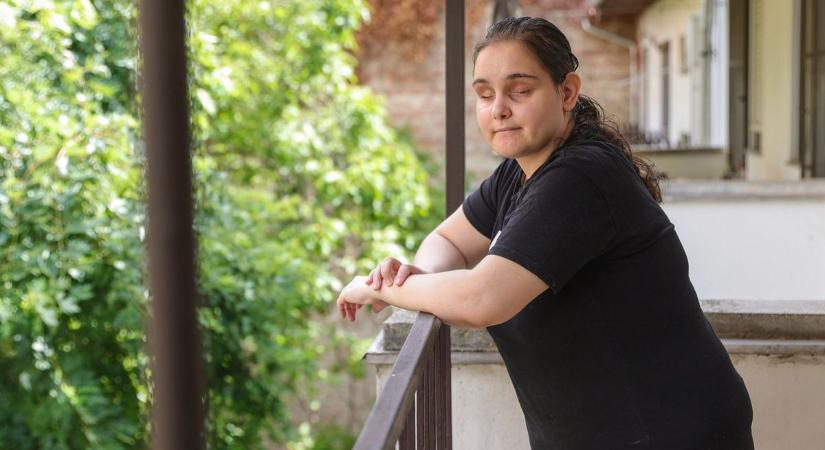 Kasszandra állást keres! Zongorázik, programozik, TikTok-csatornája van és vakon is bármit megold