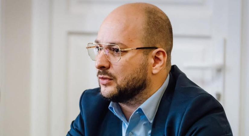 Marosvásárhely magyar közösségének „tudatos és nyílt kirekesztésével” vádolja az orvosi egyetem rektorát az RMDSZ