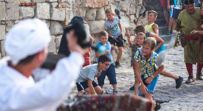 Különleges tárlatvezetések és soha nem látott Gárdonyi-kézirat – augusztusban nem unatkozunk az egri várban
