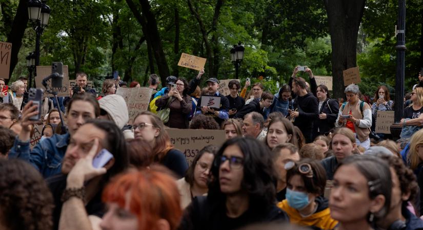 Zelenszkij csont nélkül átnyomta, az ukrán parlament máris visszaállította a korrupcióellenes szervezetek függetlenségét