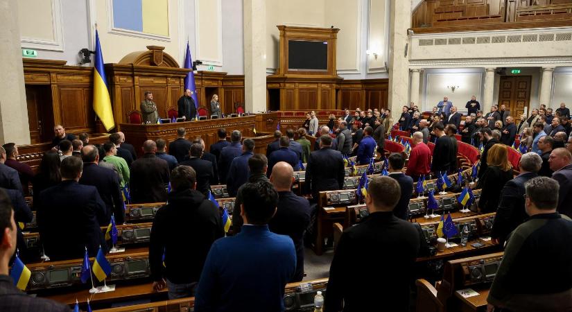 Az ukrán parlament felülbírálva korábbi döntését, helyreállította a korrupcióellenes szervek függetlenségét