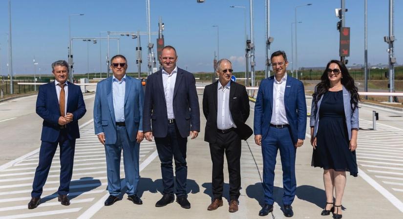 Hatalmas terhet vesznek le a debreceni belvárosról, átadták a milliárdokból épült beruházásokat – fotókkal