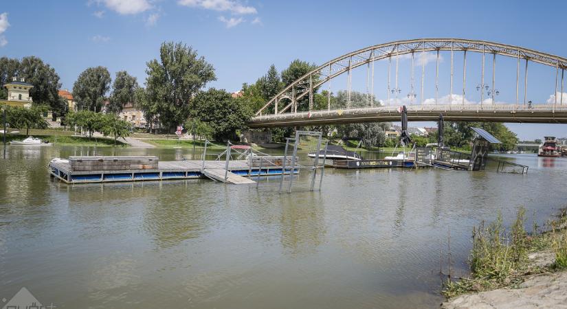 Nem csökken a vízállás Győrnél
