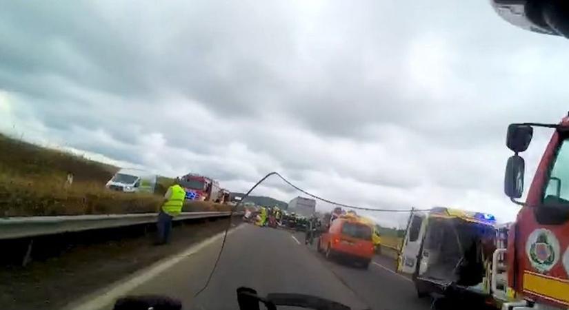 Megrázó képsorok! Négy ember, köztük egy négyéves kislány is életét vesztette a balesetben!