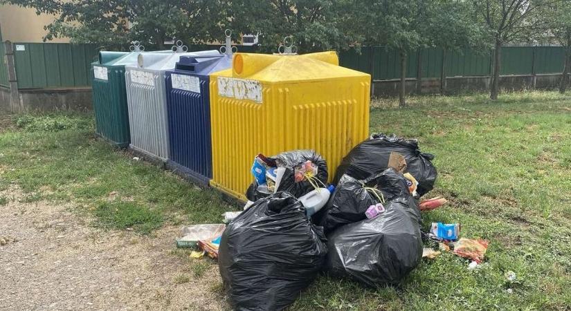 Kiderült a furcsa fekete zsákok titka, az éj leple alatt mindent rögzített a térfigyelő kamera