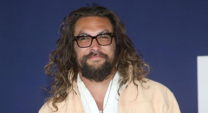 Szinte felismerhetetlen Jason Momoa – el sem hiszed, mit tett magával a színész