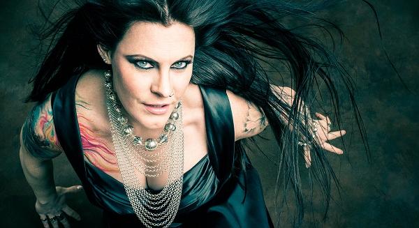 Nightwish: ezért beszélt Floor Jansen a nyilvánosság előtt a mellrákjáról