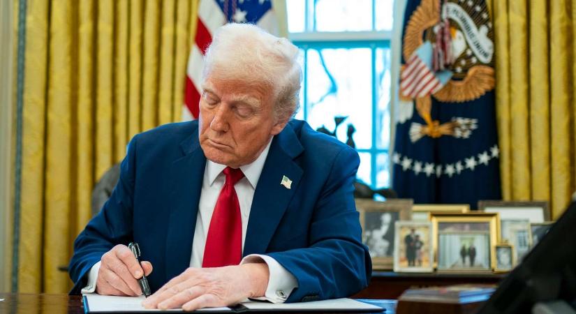 Donald Trump augusztustól megszünteti a kis értékű küldemények vámmentességét