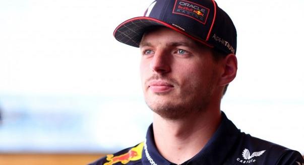 Verstappen végre kimondta: marad a Red Bullnál!
