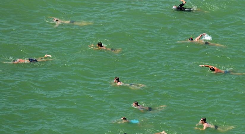 Megint elhalasztották a Balaton-átúszást
