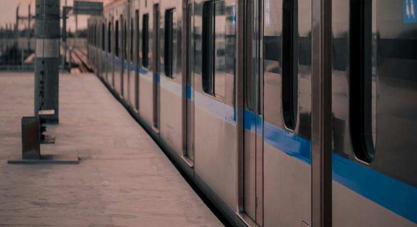 Döbbenetes káosz a vasúton: menet közben szakadt le két utasokkal teli vagon, a vonat pedig ment tovább, mintha mi sem történt volna