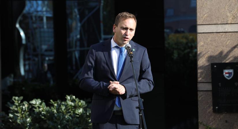 Nem, Őrsi Gergely nem házal késekkel és csodalámpát sem árul