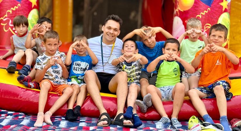 Esélyt és élményt kaptak – hátrányos helyzetű gyerekek táboroztak Csernátonban