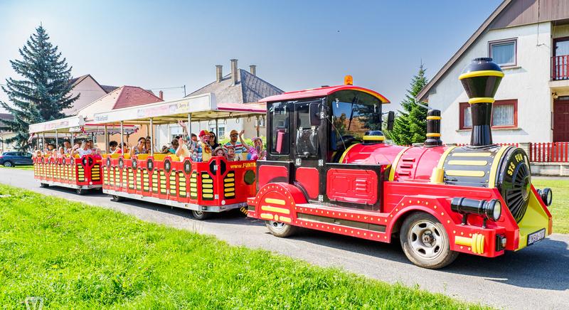 Újra jár a Büki Mesevonat a Szamóca Színházzal