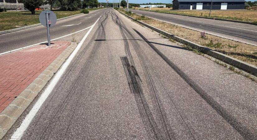 Órási féknyomoktól hemzseg a szolnoki Felső Szandai rét