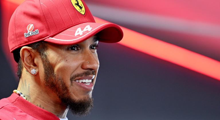 Magyarul szólalt meg Lewis Hamilton, az egyik szóról a házi kedvence jutott eszébe