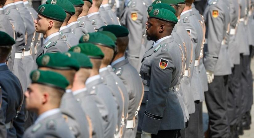 Németország hadra készül – tömegek csatlakoznak a Bundeswehrhez