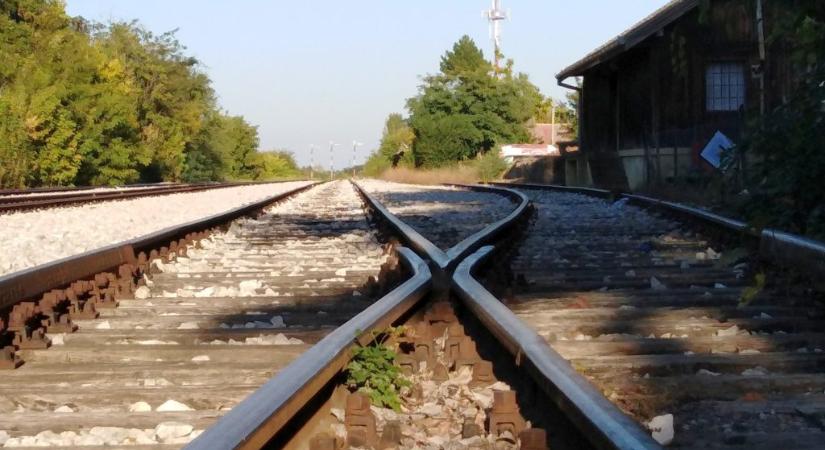 Két vagon is kisiklott Szabadkán