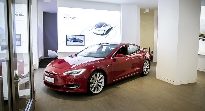 Behúzták a kéziféket: visszavonulót fújt Európában a Tesla