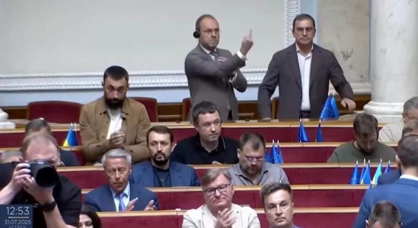 Európa itt van: középső ujjal üzent képviselőtársának az ukrán politikus