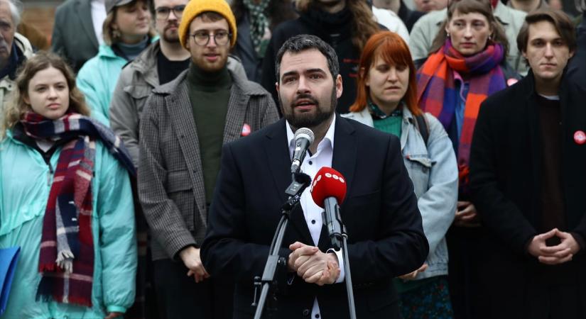 Jámbor András: A rendőrség megtiltotta, hogy Karácsonyt a Nemzeti Nyomozó Iroda épületéig kísérjék a tüntetők