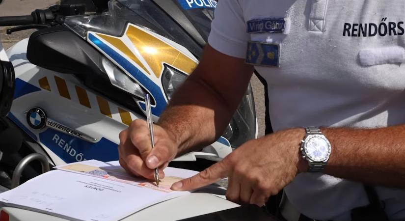 Kiálltak a rendőrök, csak úgy repültek a büntetések – videó