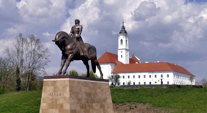 Némelyek szilárd meggyőződése, hogy a világ ősnyelve a magyar volt, a híveket a tényeken alapuló valóság sem zavarja