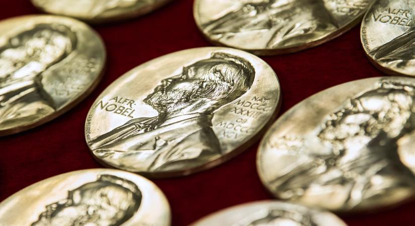 Mire a nácik betoppantak, sósavval és salétromsavval feloldotta a Nobel-díjakat – 140 éve született a magyar kémikuslegenda