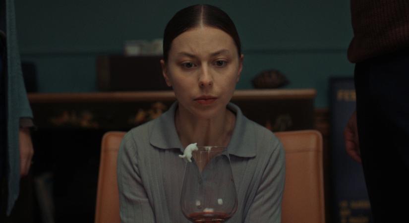 Megérkezett az első előzetes az Oscar-díjas Mindenki rendezője új filmjéhez, az Egykutyához, amelyben egy baráti társaság néz szembe a múlt sötét titkaival