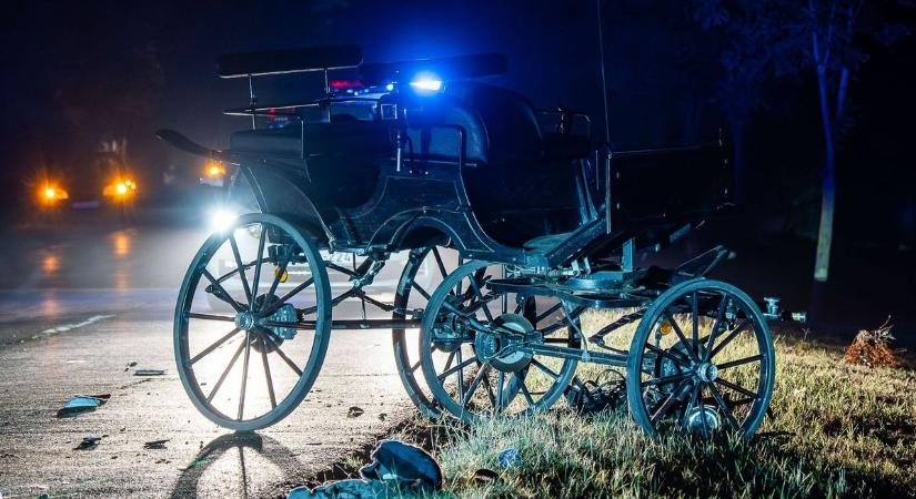 Életveszélyes fejsérüléseket szenvedett a lovaskocsit hajtó férfi, képeken mutatjuk a súlyos baleset helyszínét