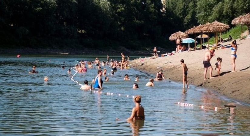 Már a strand sem az, ami volt – új szabály jött a fürdőruhákra