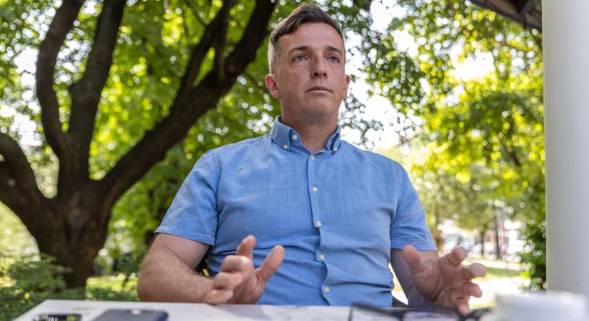 A legnagyobb ellenség, aki a két lövészárok között próbál manőverezni a magyar közéletben