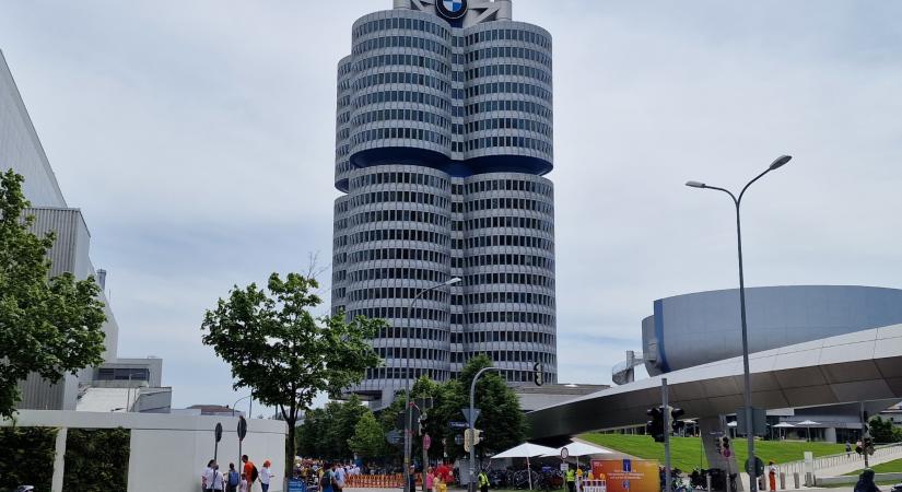 Harmadával csökkent a BMW nyeresége is