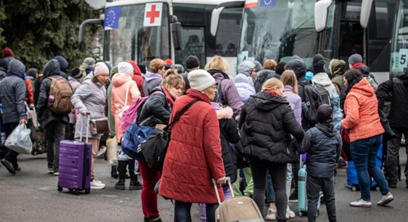 Felmérés: a csehek többsége szerint Csehország túl sok ukrajnai menekültet fogadott be
