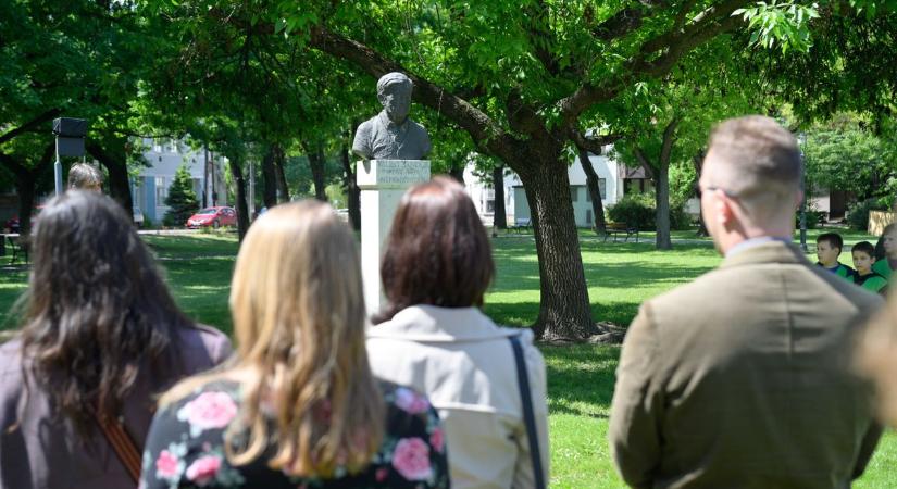 „Megőszült kisfiú”, örök példakép – újra Bálint Sándorra figyel Szeged