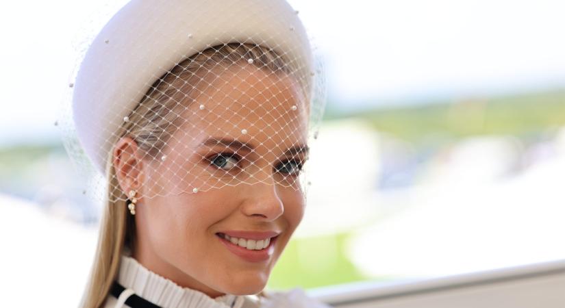 Eljegyezték Diana hercegnő álomszép unokahúgát, Lady Eliza Spencert, aki megszólalásig hasonlít nagynénjére – Fotók!