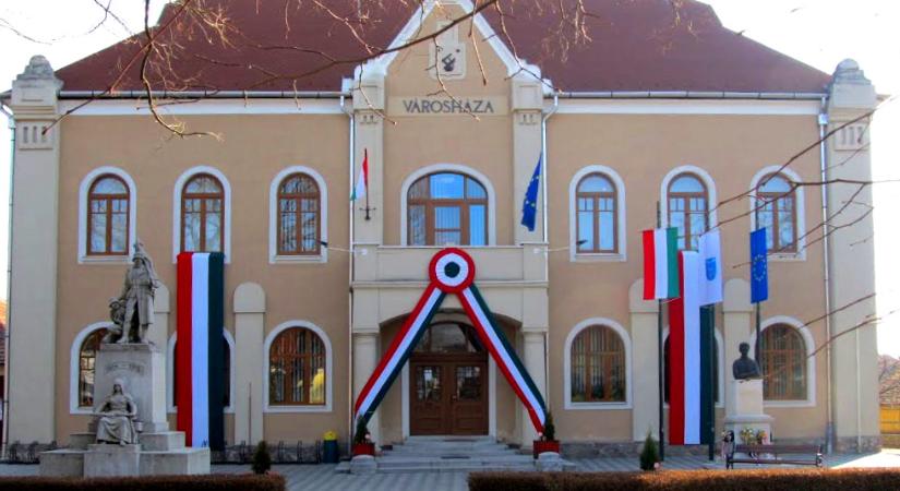 Mezőkeresztes visszavonta az önazonossági rendeletét