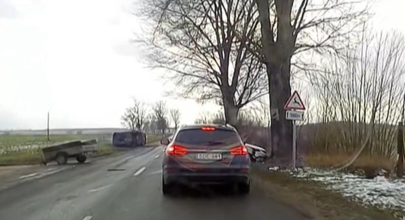 Akciófilmbe illő baleset történt a Győr-Moson-Sopron megyei Gyarmatnál - videó